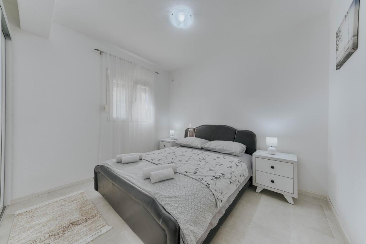 Apartmani Vittoria Bar Bagian luar foto