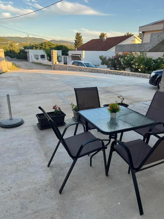 Apartmani Vittoria Bar Bagian luar foto