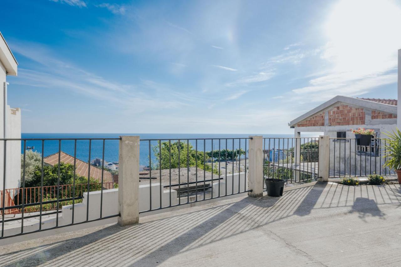 Apartmani Vittoria Bar Bagian luar foto