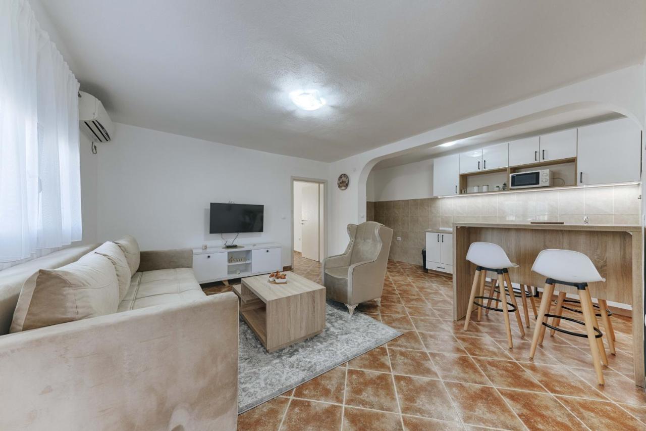 Apartmani Vittoria Bar Bagian luar foto
