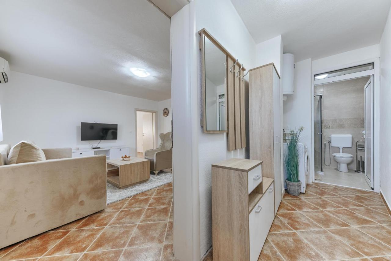 Apartmani Vittoria Bar Bagian luar foto