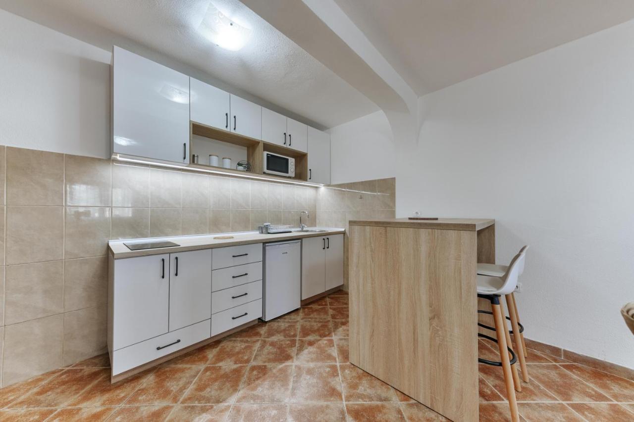 Apartmani Vittoria Bar Bagian luar foto